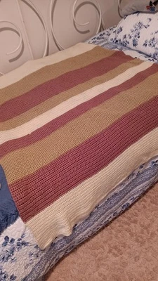 Rosa tostada crema afgana de ganchillo hecha a mano Foto 1 de 4