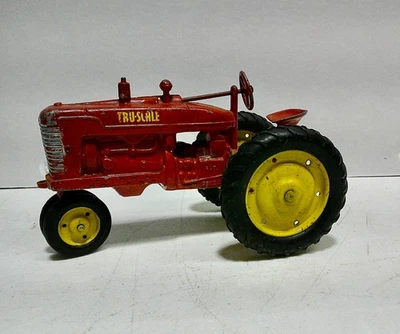 Tractor Farmall Tru-Scale vintage, ruedas amarillas. Sin caja. Foto 1 de 4