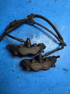 Juego de pinzas de freno delanteras derecha izquierda Honda CBR1000RR 2006-2007 par de pinzas OEM Foto 1 de 4