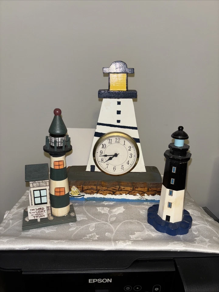 Lote Faros Madera #3 Casas Hechas a Mano y Pintadas/Reloj No Funciona Usado Foto 1 de 4