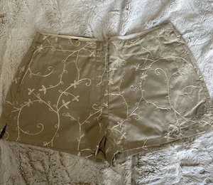 Vintage Tommy Hilfiger Women’s Embroidered Khaki Boy Shorts Sz 4 - Picture 1 of 13