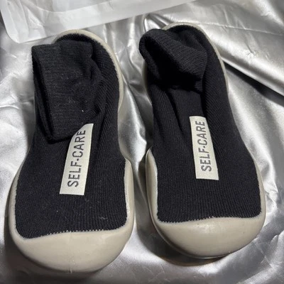 AUTOCUIDADO parte superior de tela suave con suela de goma hogar TALLA 24/25 TALLA 5 niño pequeño Foto 1 de 4