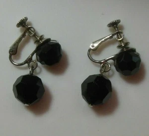Pendientes de bola colgantes negros facetados Les Bernard firmados de colección - Imagen 1 de 2