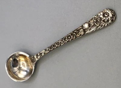 Cuchara de sal individual de plata de ley S. Kirk & Son Repousse 2,5" Foto 1 de 3