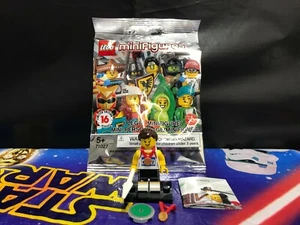 LEGO MINIFIGURES 71027 #11 Athlete Brand New! SERIES 20 - Picture 1 of 1