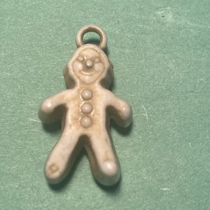 Vintage Cracker Jack Gumball Prize Charm Puffy Gingerbread Boy - Bild 1 von 5