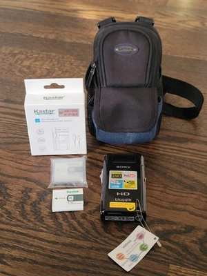 Sony Bloggie MHS-PM5 Mobile HD Camera w/ 360 Lens - 2 New Batteries  & Charger  - Image 1 of 4