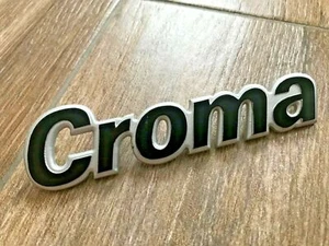 FIAT CROMA LOGO SIGLA EMBLEMA FREGIO STEMMA SCRITTA TARGHETTA BADGE TARGA PLACCA - Foto 1 di 2