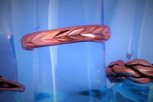 Anello in rame fatto a mano ~ fascia scintillante di foglie ~ effetti curativi del rame - Foto 1 di 9