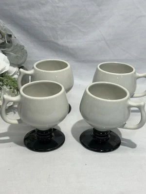 Precioso juego de 4 tazas de café irlandesas de cerámica en blanco y negro Hall's de colección #2274 Foto 1 de 4