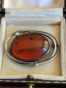 VINTAGE HALLMARKED STERLING SILVER & BALTIC AMBER MODERNIST BROOCH - Picture 1 of 5