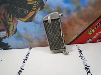 Radiador esquerdo 2004 YAMAHA YZ 250F (I) 04 YZ250F  - Imagem 1 de 4
