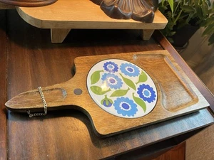 vintage wooden cheese board with a floral ceramic tile. - Picture 1 of 6
