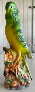 Estatuilla de perca vintage de flores de loro amarillo verde pintada a mano de 8" hecha en Japón - Imagen 1 de 13