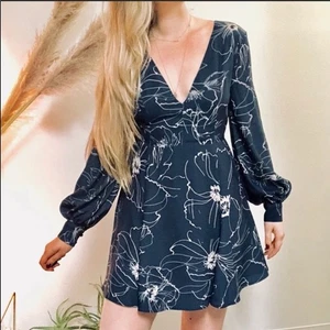 KEEPSAKE Minikleid dunkelblau creme bedruckt lange Ballonärmel hinten offen L - Bild 1 von 8