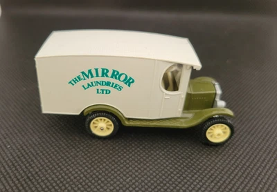 Camión de reparto EFSI Modelo T Ford 1919 THE MIRROR LAUNDRIES LTD Holanda Foto 1 de 4