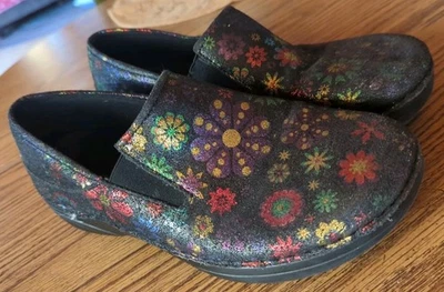 Zapato de vestir mocasín sin cordones uniforme floral brillante Spring Step para mujer talla 9 Foto 1 de 4