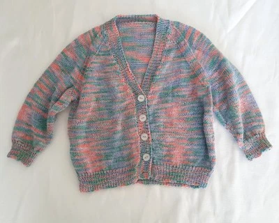 Cárdigan hecho a mano de niña talla 2-3 multicolor ligero tejido abotonado Foto 1 de 4
