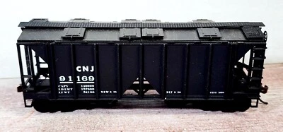 Central RR of New Jersey 70 ton 2 bay covered hopper 91169 HO RTR Bowser 55881 - Image 1 of 4