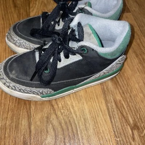 Nike Air Jordan 3 Retro Pine Green (PS) Size 12C Youth Shoes Sneakers 429487-030 - Picture 1 of 15