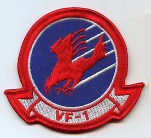VF-1 PETE MAVERICK MITCHELL TOP GUN DISFRAZ DE PELÍCULA EE. UU. PARCHE GANCHO ROJO AZUL - Imagen 1 de 2