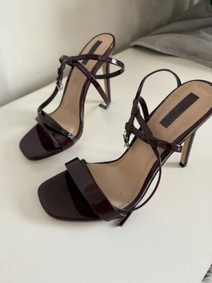 Tacones Forever 21 charol vino borgoña talla 6 Foto 1 de 3
