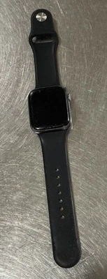 Apple Watch Series 4 44 毫米银色铝合金表壳,GPS/WiFi — 第 1/4 张图片