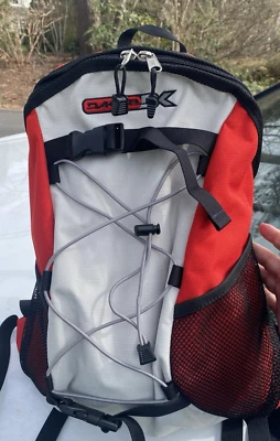 Mochila DAKINE roja/gris/negra mochila escuela caminata ligera nueva sin etiquetas Foto 1 de 4