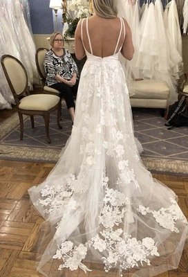 New Allure 新娘婚纱礼服。  — 第 1/4 张图片