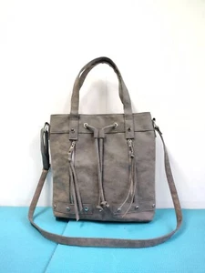 Bandolera UnionBay para mujer de cuero sintético con tachuelas gris - mediana  - Imagen 1 de 11