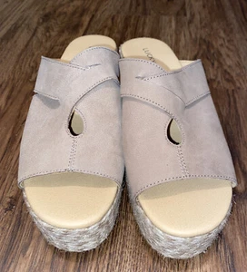 LUCKY BRAND WOMEN'S BEIGE OPEN WEDGE SANDALS SIZE 5 1/2 M - Picture 1 of 3