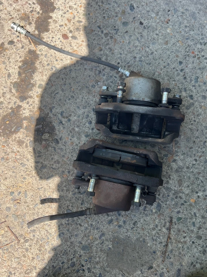 1979 - 83 Datsun 280zx 前刹车卡钳一对左右 80 81 82 — 第 1/3 张图片