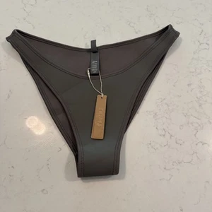 NWT Women's SKIMS Large Rubberized Scuba Swim Tanga Bikini Bottom Gray Chalk - Picture 1 of 6