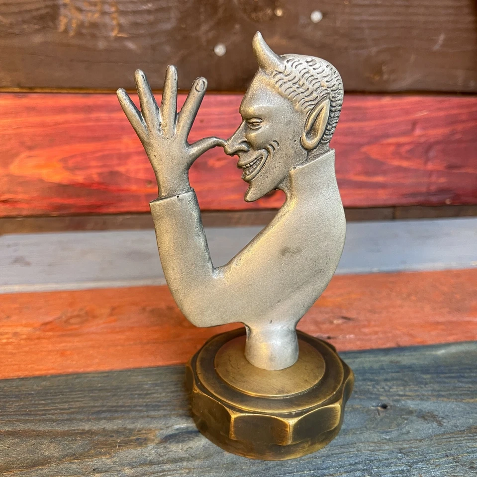 Tapa Radiador Diablo, Hierro con Tapa Radiador Latón y Acabado Antiguo Vintage Foto 1 de 4