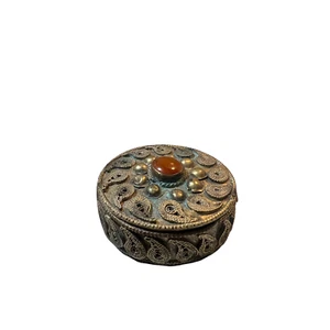 Scatola portagioie rotonda paisley argento filigrana corda ornata vintage pietra centrale corallo - Foto 1 di 7