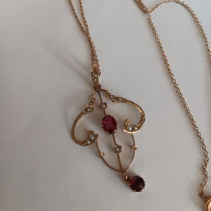 Antique 9ct 375 Yellow Gold Chain with Garnet and Seed Pearl Pendant. 2.9g - Picture 1 of 7