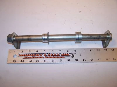 08 09 SUZUKI KATANA 650 EJE TRASERO RUEDA TRASERA LLANTA PIVOTE PERNO EJE 64711-17H00 lm Foto 1 de 4