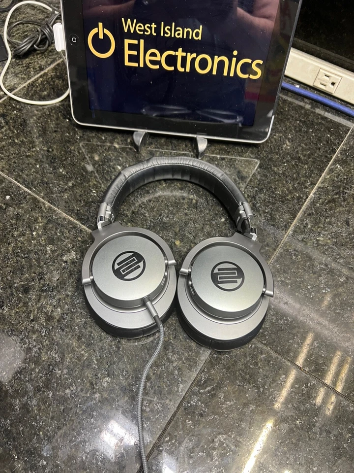 Reloop SHP8 Professional Over-Ear Headphones for Studio and Monitoring - Image 1 of 4