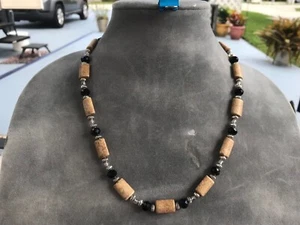 Collar hecho a mano de magnesita marrón, cristal transparente y cuentas de vidrio negro - Imagen 1 de 5