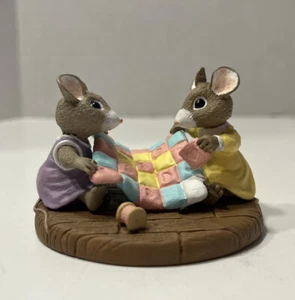 Vtg Hallmark Tender Touches Mice With Quilt Figurine “Friendship” 1990 - Picture 1 of 12