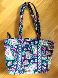 BOLSO DE MANO VERA BRADLEY ACOLCHADO PÉTALO PAISLEY FLORAL CREMALLERA SUPERIOR HOMBRO BOLSO EN MUY BUEN ESTADO - Imagen 1 de 11