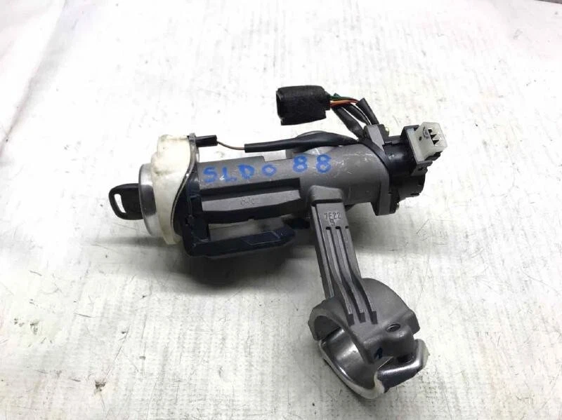 2009 - 2010 Pontiac G3 Ignition Switch OEM - Изображение 1 из 2