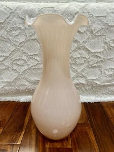 Lavorazione Arte Murano Glass Vase Soft Pink Hand Blown Ruffled Rim Italy Label - Picture 1 of 8