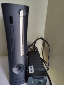 Consola Xbox 360 con disco duro de 60 GB enciende para piezas sin mando - Imagen 1 de 7