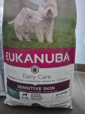 2 Säcke Eukanuba Trockenfutter, Sack je 12kg Daily Care Sensitive Skin - Bild 1 von 4