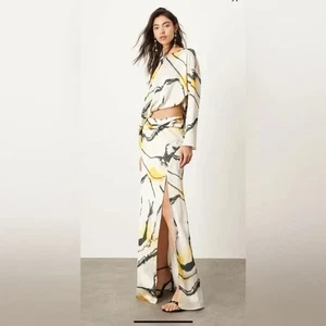 Neu mit Etikett ASOS EDITION Maxikleid Satin drapiert ausgeschnittene Taille mit Marmor-Druck - Bild 1 von 9