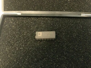 AD585AQ Analog Devices new old stock stored on ESD foam - Picture 1 of 1