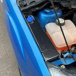 Ford Focus Mk2/2,5 - Pre-Faceelift - Cubiertas de ala interior - Efecto fibra de carbono - Imagen 1 de 1