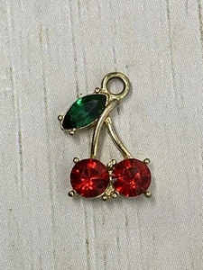 Bonito colgante de cereza granate rojo creado en laboratorio enchapado en oro amarillo de 14K - Imagen 1 de 5