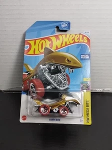 Hot Wheels Shark Bite Gold Mega Bite 2023 - Picture 1 of 3